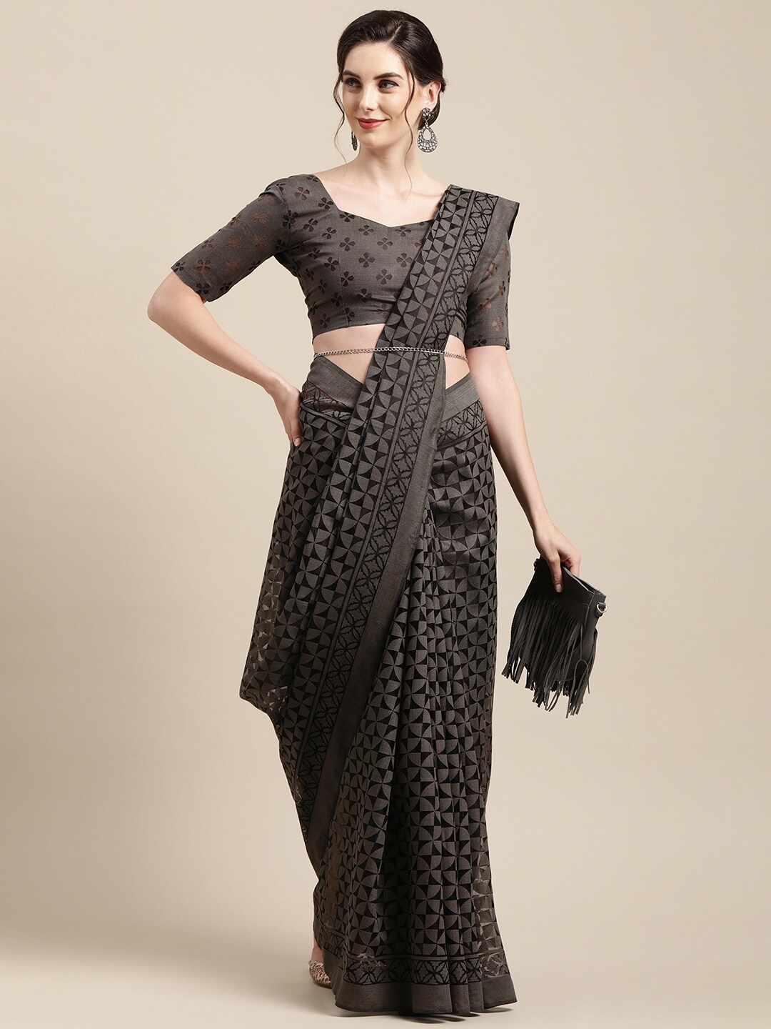 

Saree mall Grey & Black Geometric Printed Brasso Saree