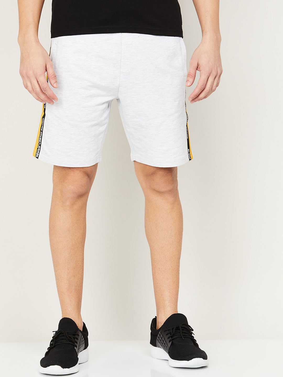 

Bossini Men White Mid Rise Regular Shorts