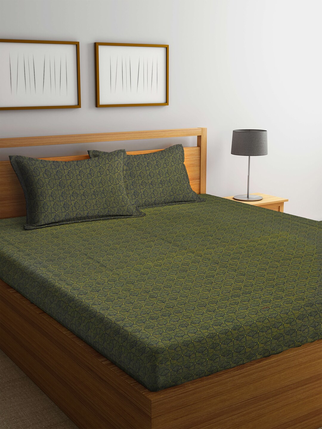 

Arrabi Green & Navy Blue Geometric 300 TC Cotton King Bedsheet With 2 Pillow Covers