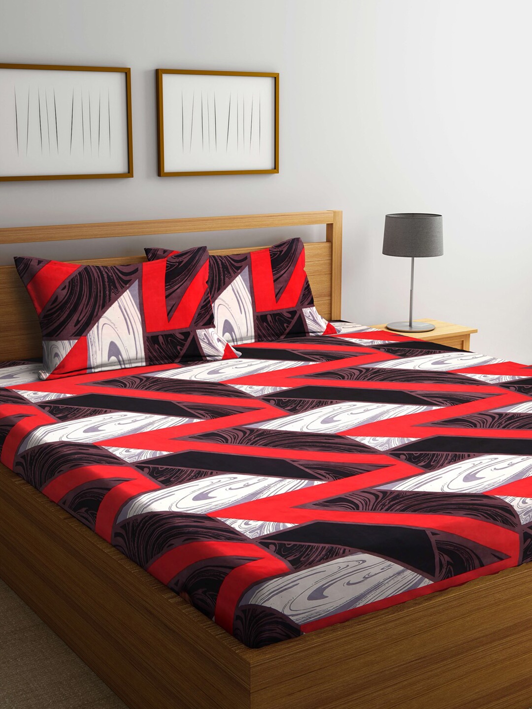 

Arrabi Red & Brown Geometric 300 TC King Bedsheet With 2 Pillow Covers