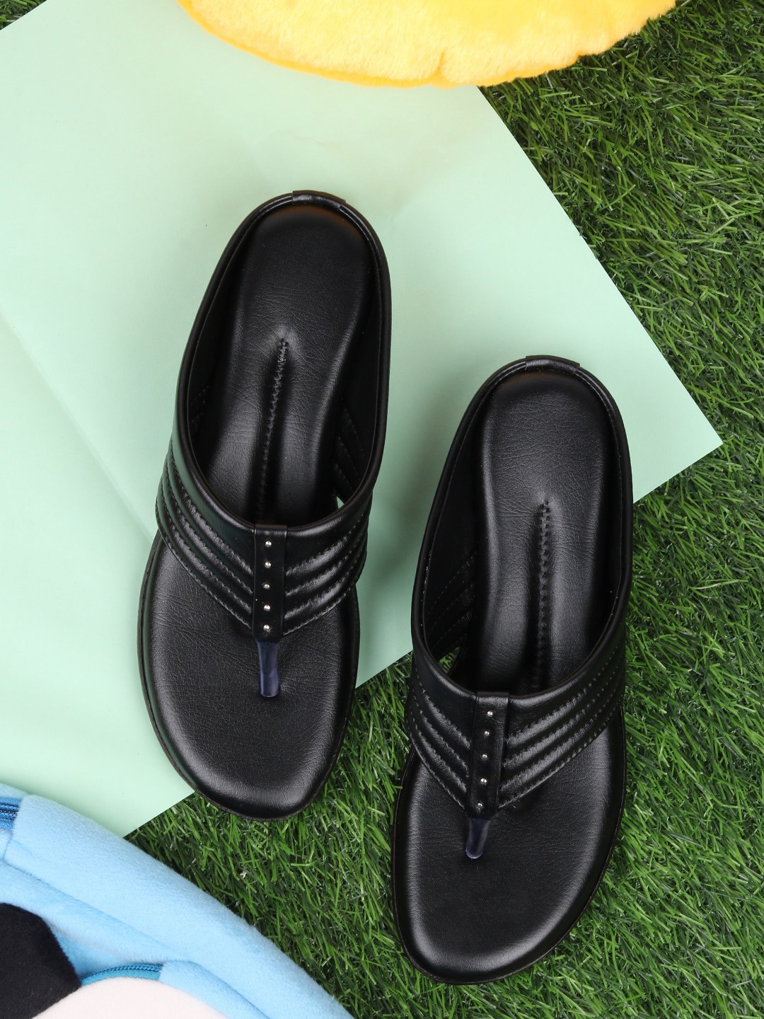 

TWIN TOES Women Black Open Toe Flats