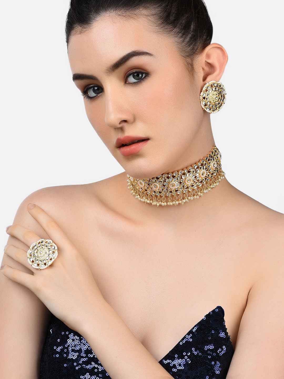 

Zaveri Pearls Gold-Plated White Kundan-Studded & Pearl Beaded Jewellery Set