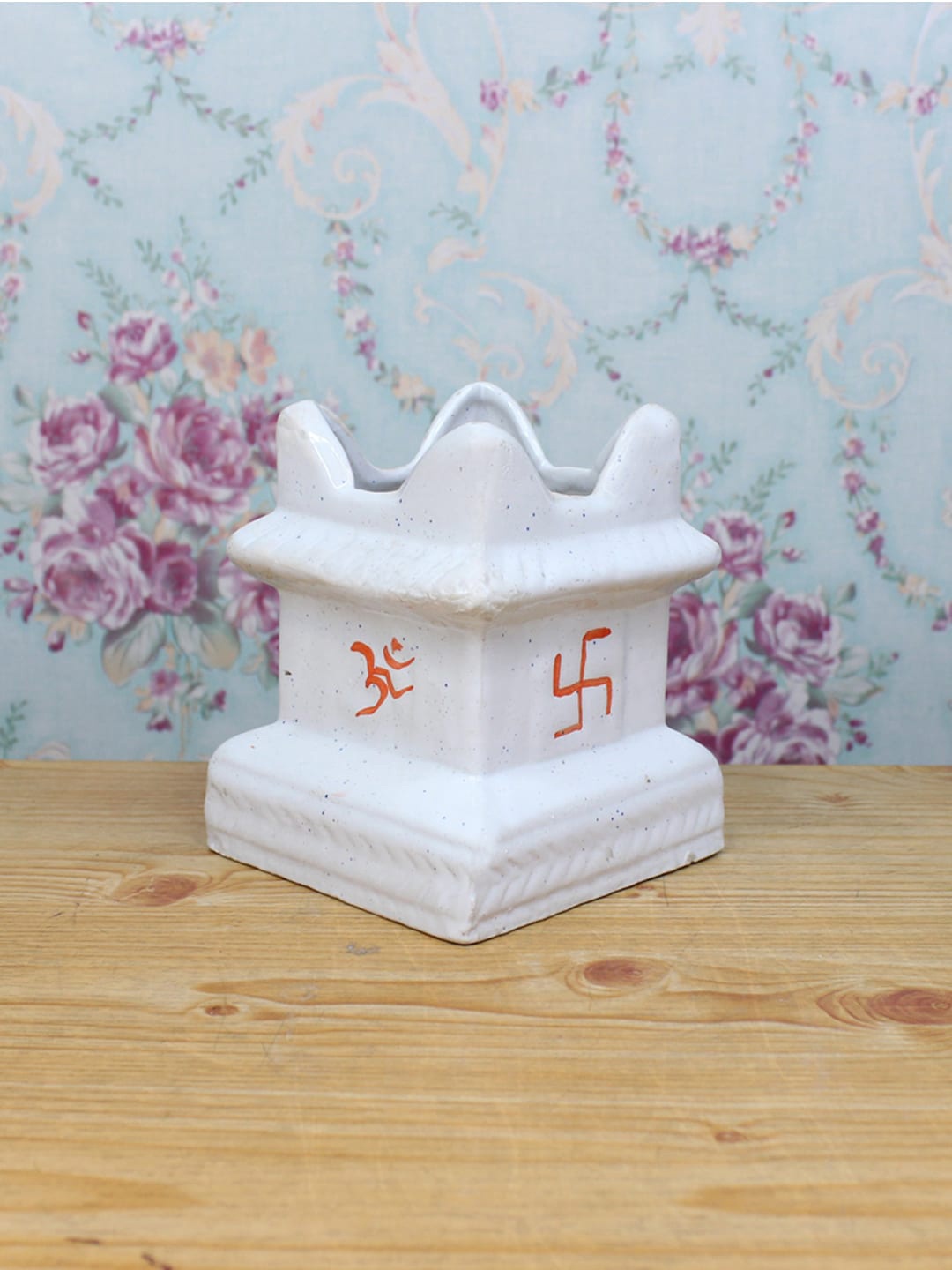

Wonderland White Tulsi Planter