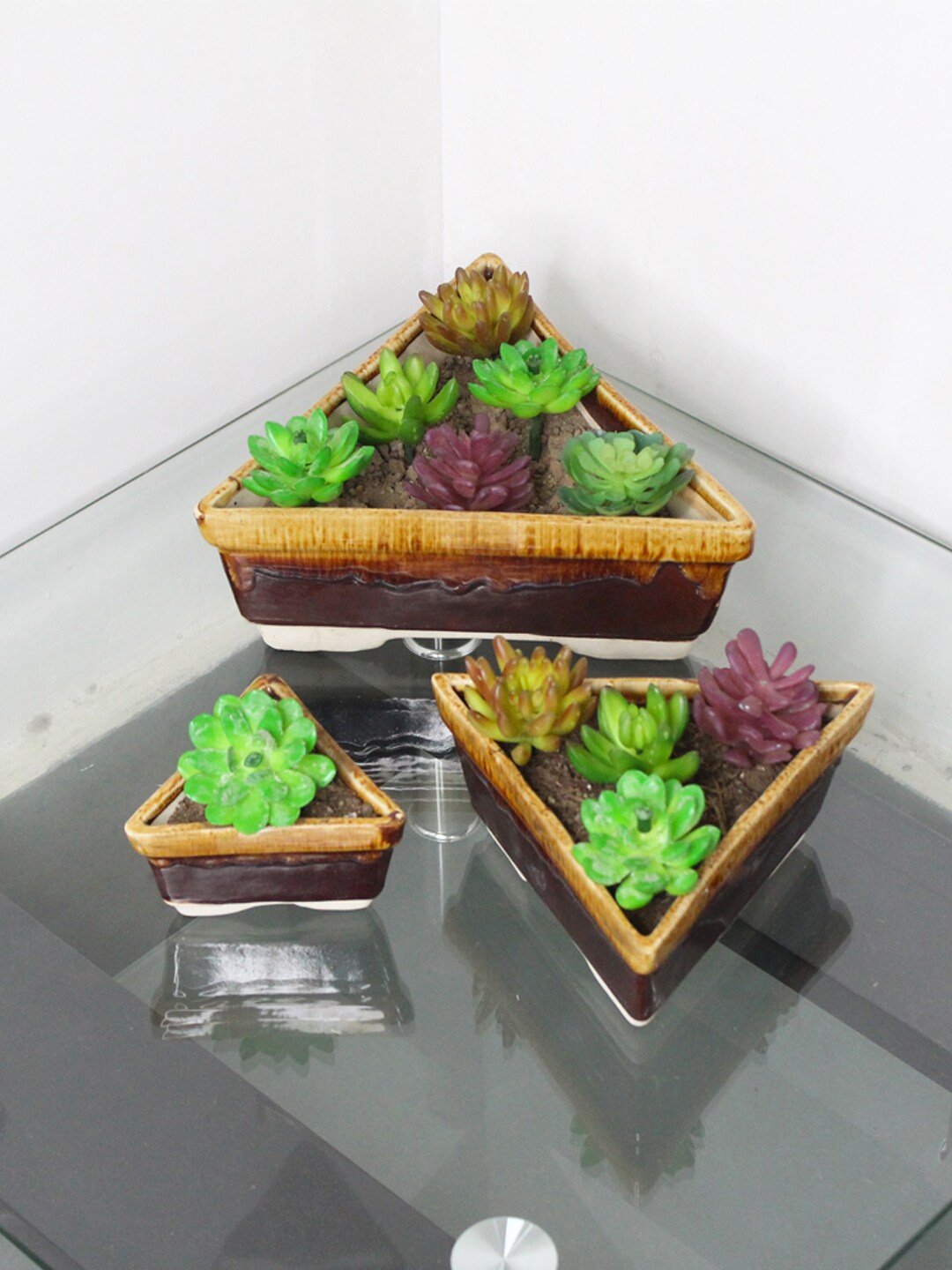 

Wonderland Brown Set of 3 Triangle Ceramic Planter