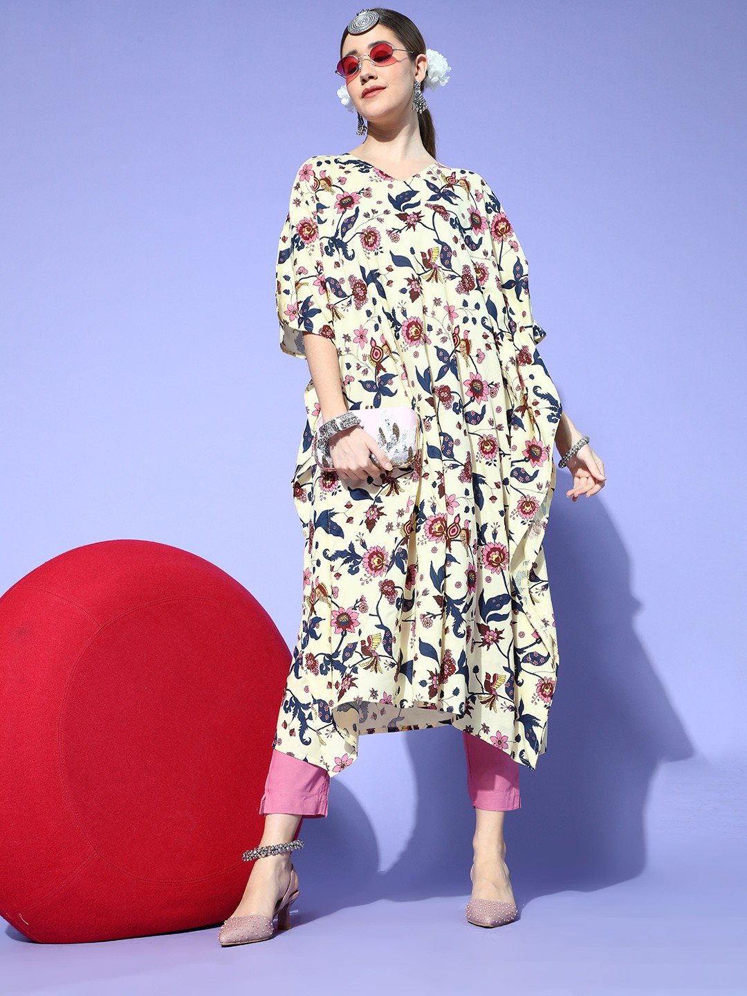 

Sangria Women Cream-Coloured Ethnic Motifs Printed Kurta with Trousers