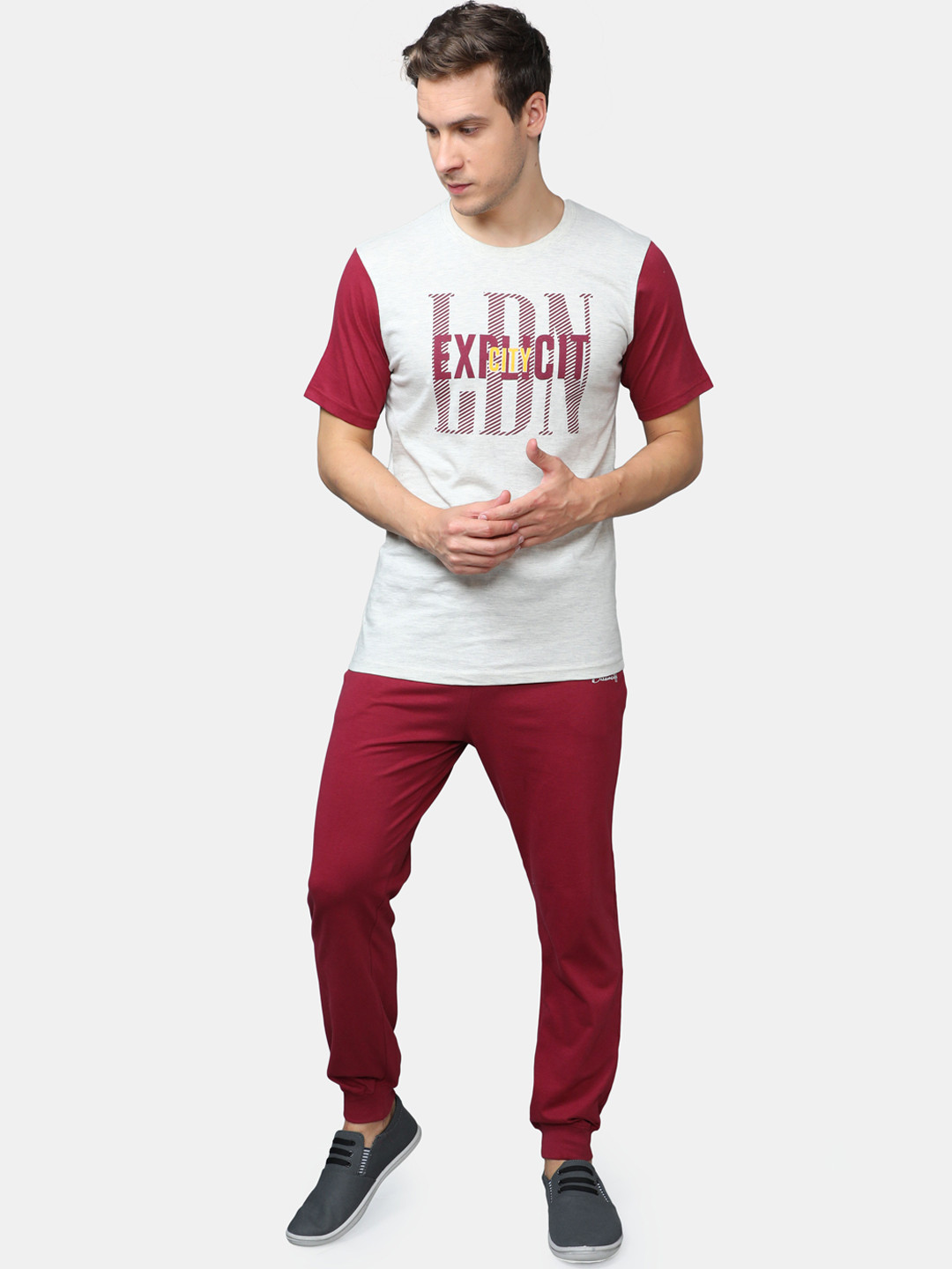 

Masculino Latino Men Off-White & Maroon Printed Pure Cotton Tracksuit