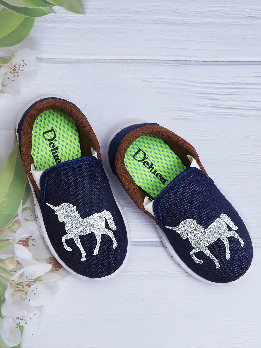 

DChica Girls Navy Blue & Silver-Toned Woven Design Slip-On Sneakers