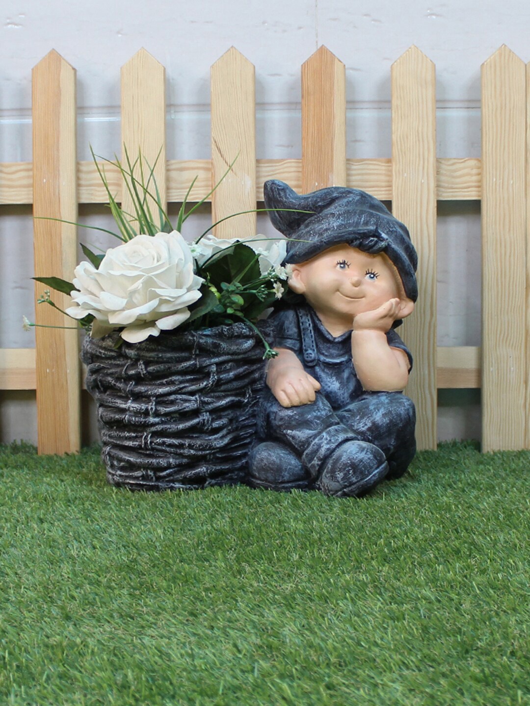 

Wonderland Grey Resin Planter