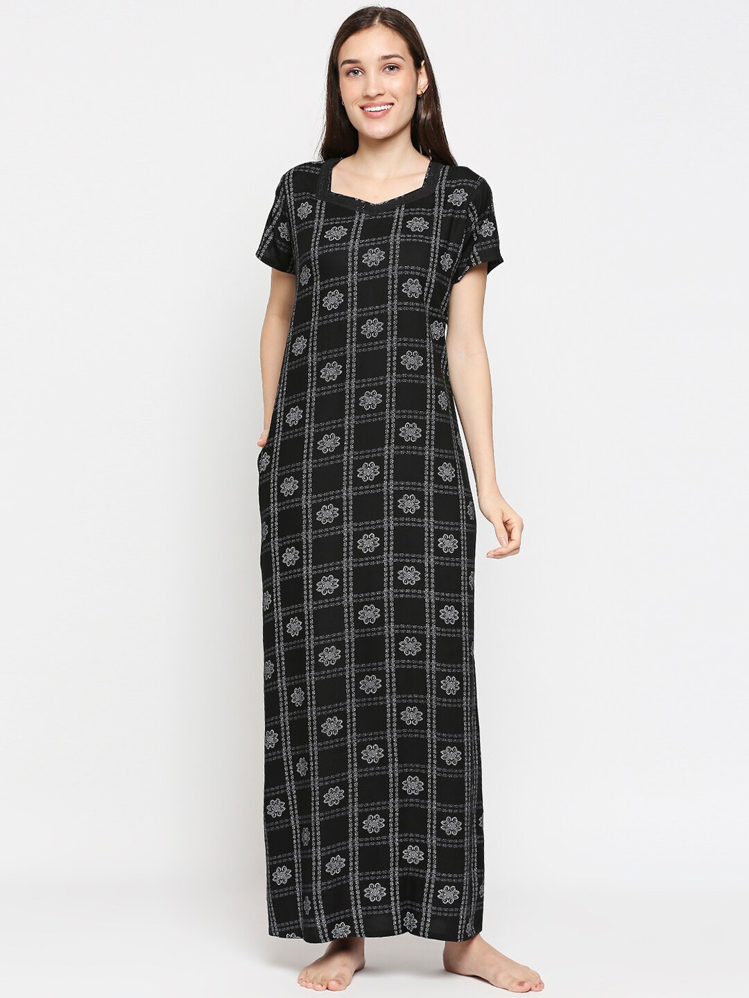 

XIN Woman Black Printed Maxi Nightdress