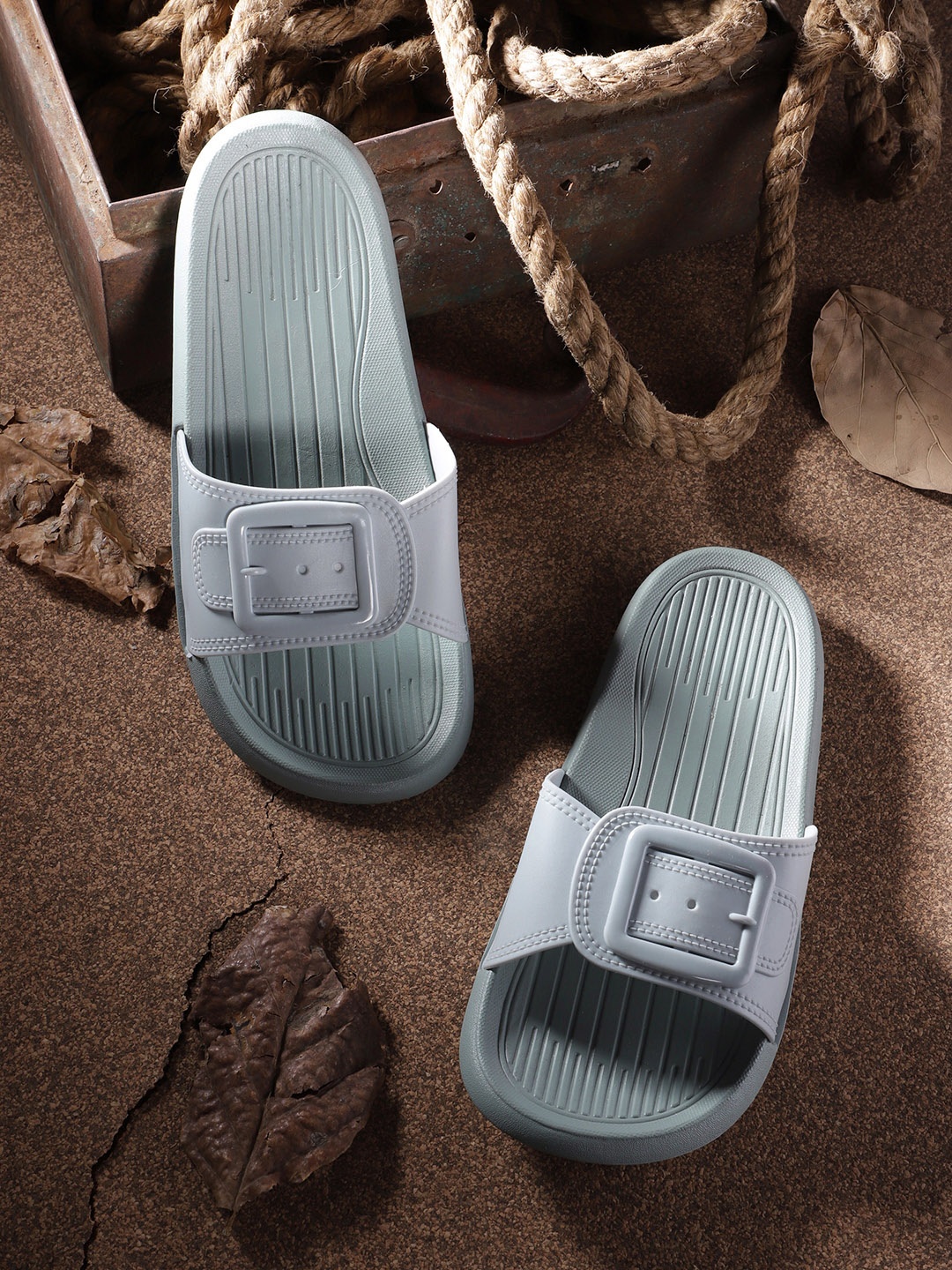 

Roadster Women Sliders with Buckle Detail, Grey