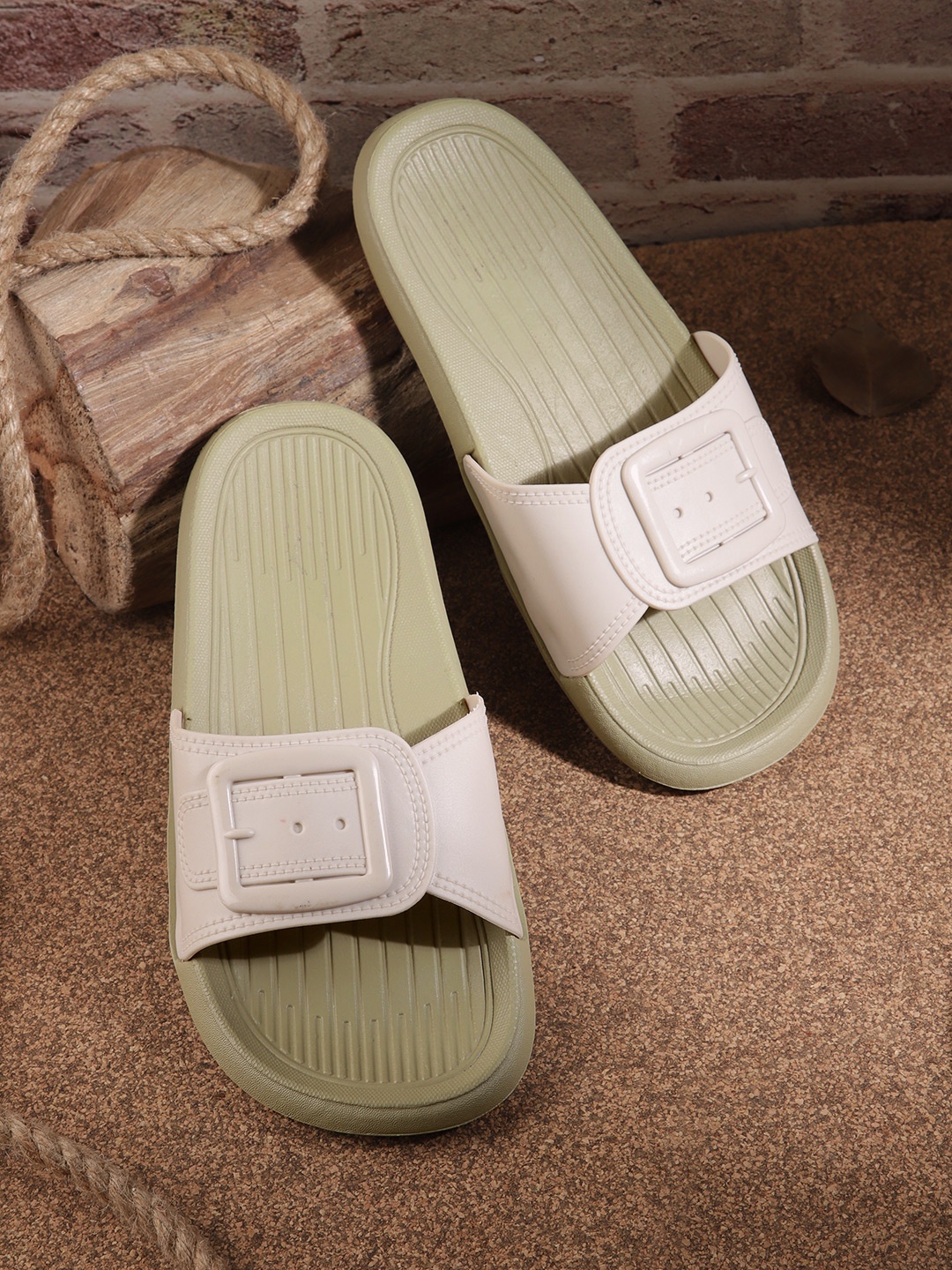 

Roadster Women Buckle Detail Sliders, Off white