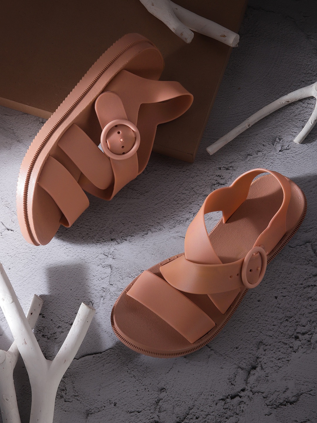 

Roadster Women Strappy Open Toe Flats, Peach
