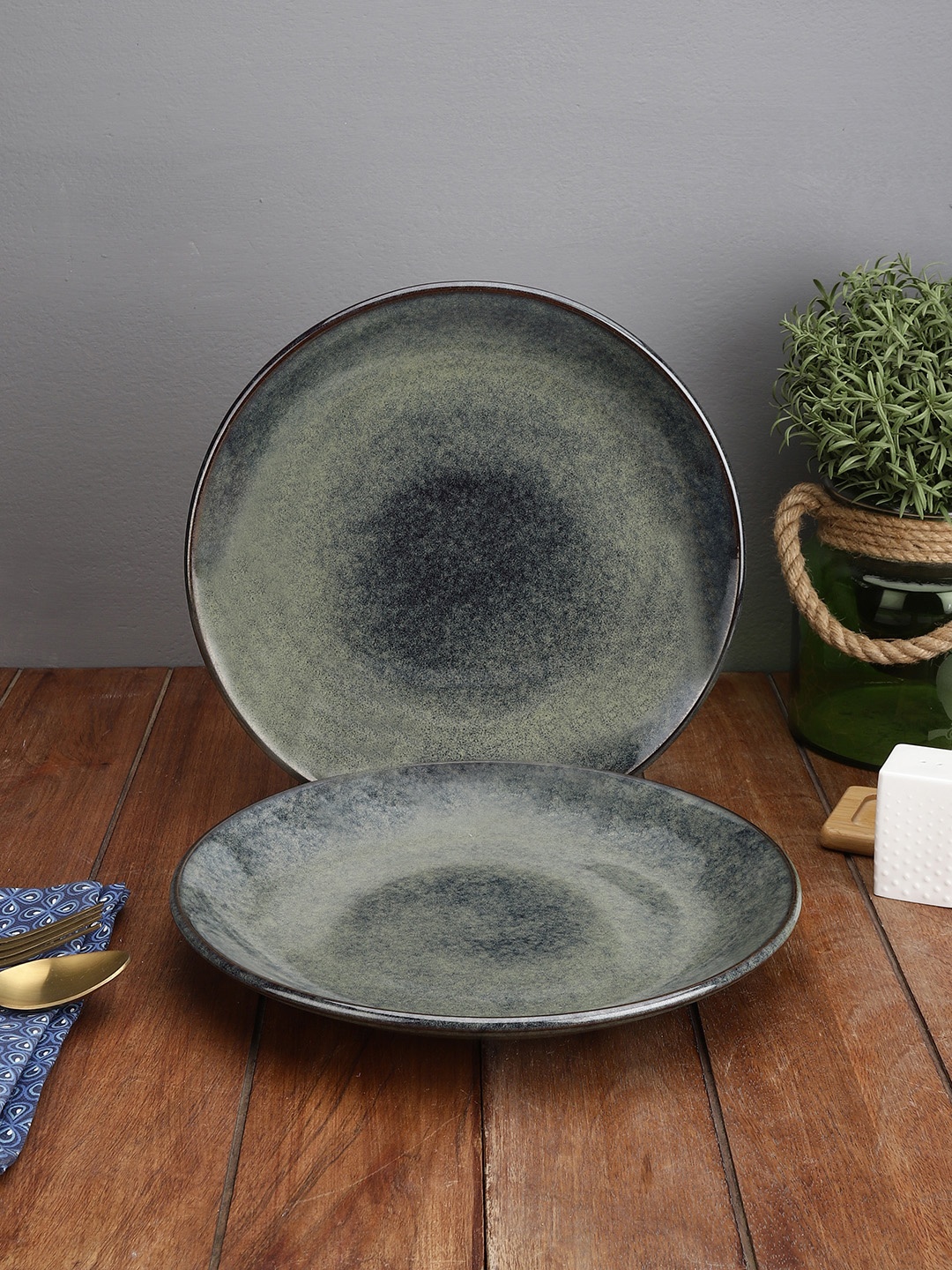 

MIAH Decor Grey & 2 Pieces Handcrafted Printed Ceramic Glossy Plates