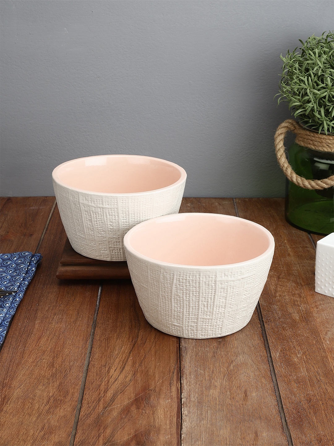 

MIAH Decor Cream-Coloured & Pink 2 Pieces Handcrafted Textured Ceramic Matte Bowls