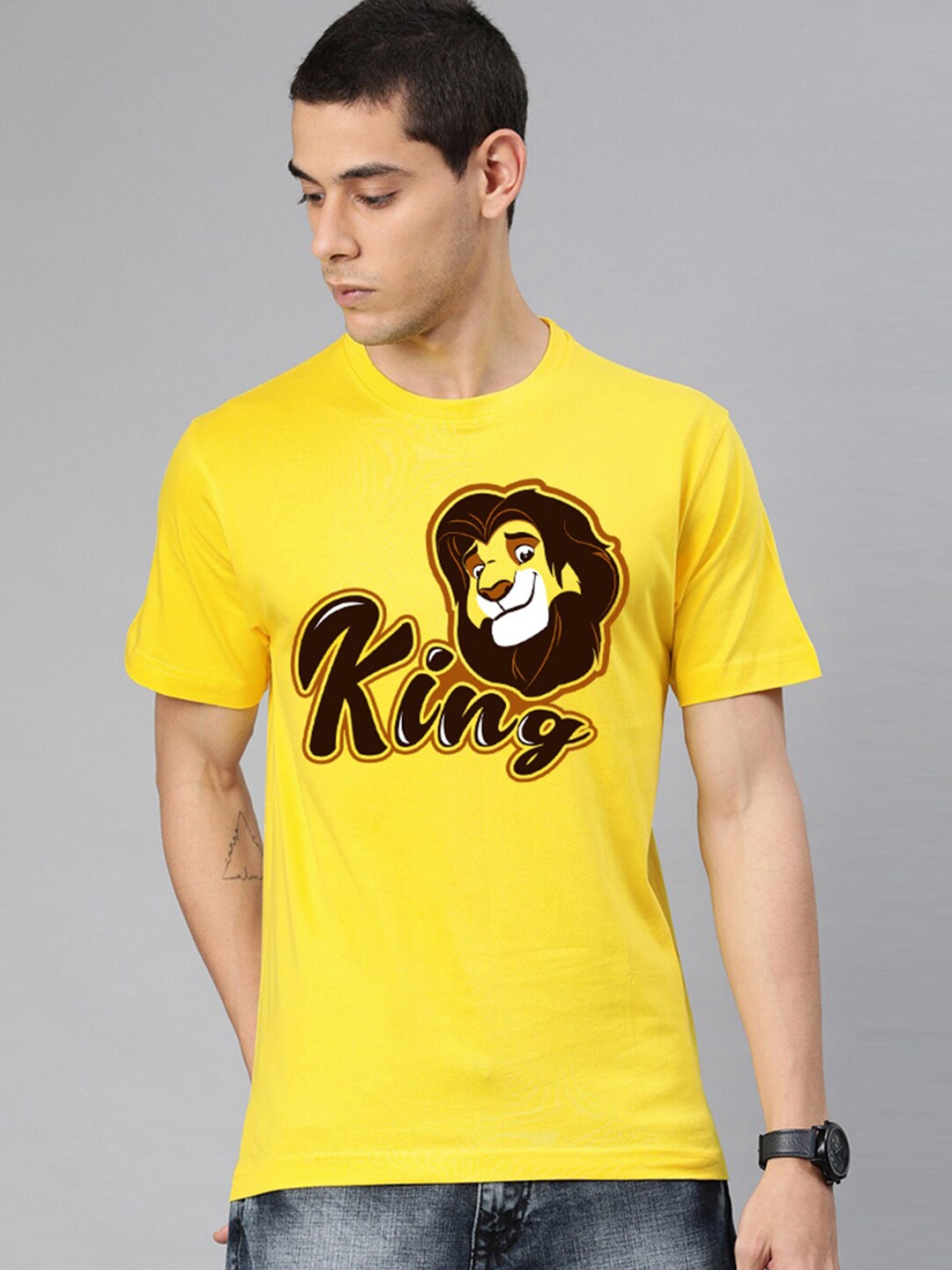 

BE AWARA Men Yellow & Black Lion King Printed Cotton T-shirt