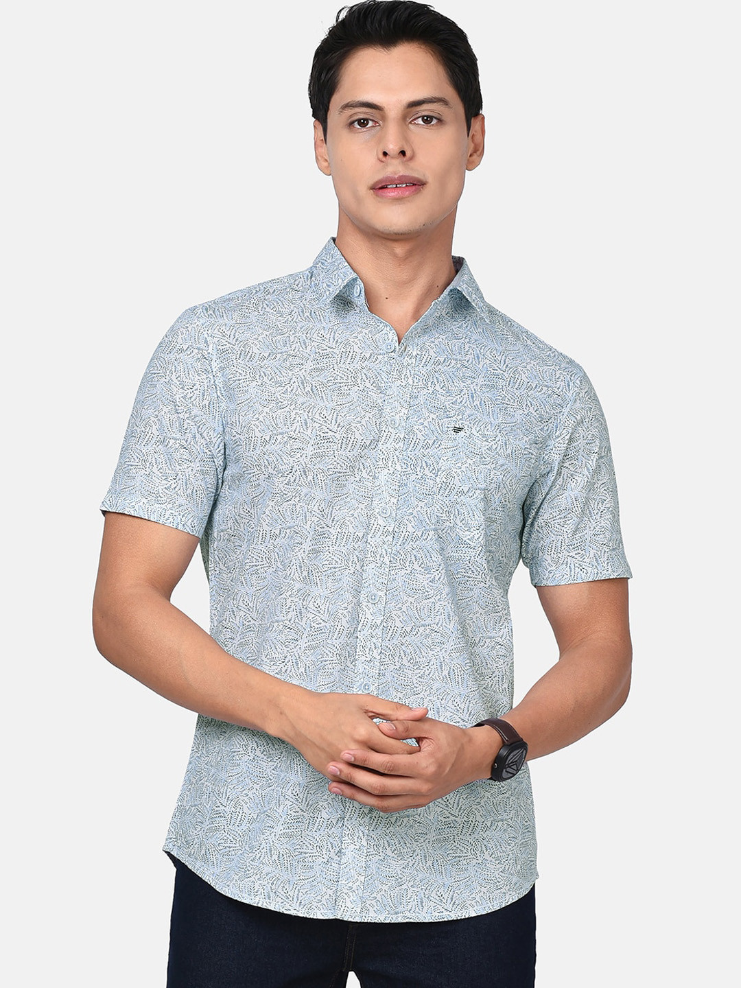 

t-base Men White & Blue Pure Cotton Abstract Printed Casual Shirt