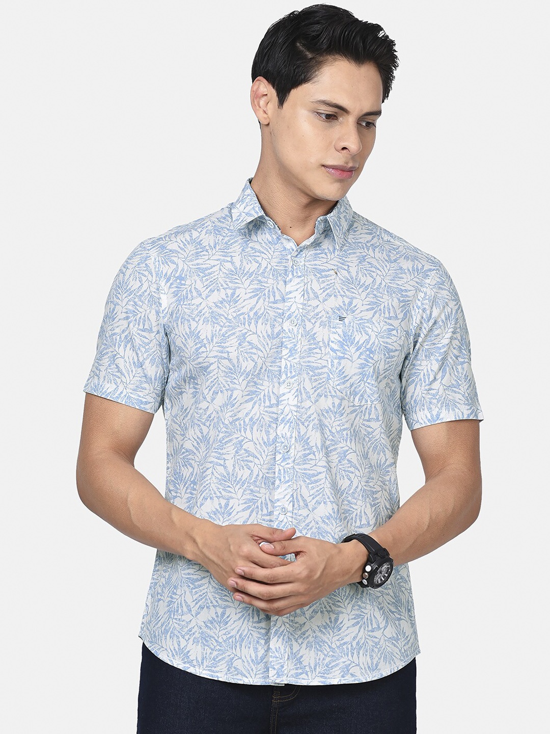 

t-base Men White & Blue Pure Cotton Floral Printed Casual Shirt