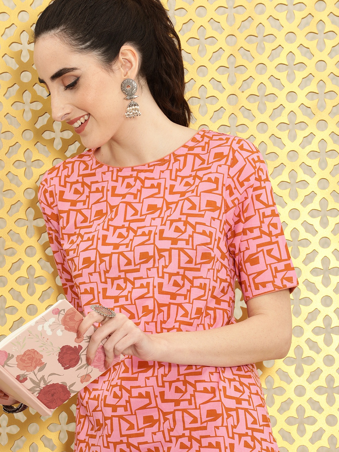 

Ode by House of Pataudi Women Pink And Orange Printed Rozana Kurta with Palazzos