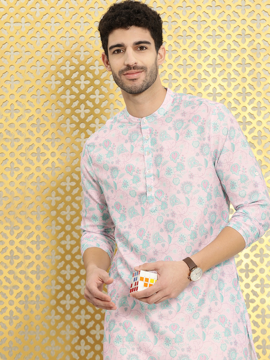 

Ode by House of Pataudi Men Pink & Blue Ethnic Motifs Print Straight Kurta