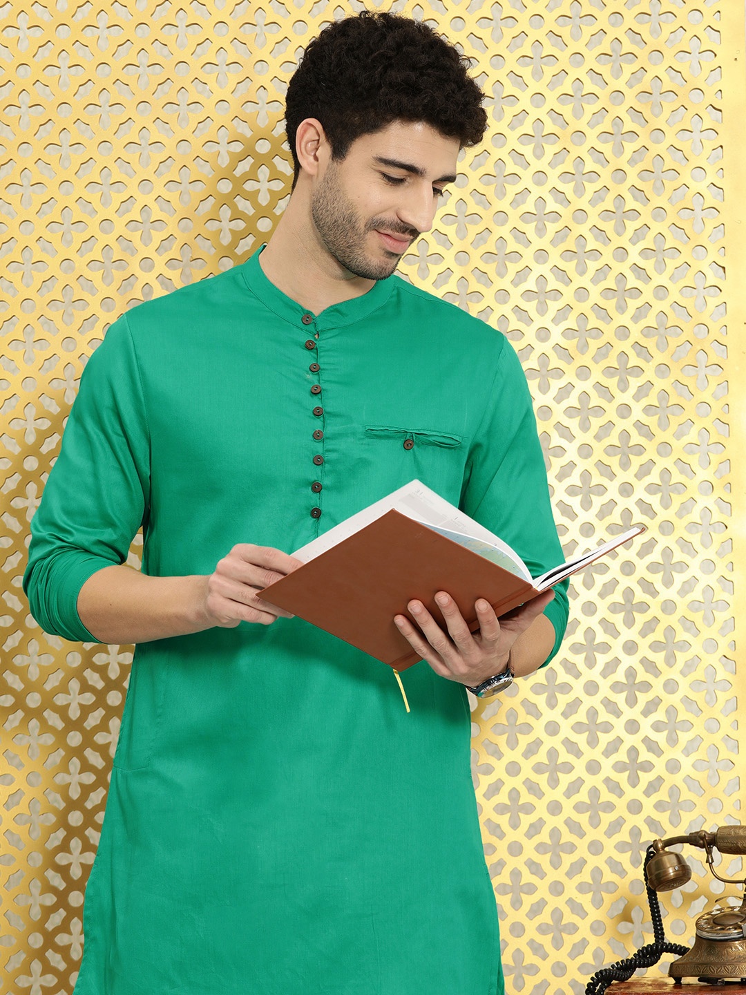 

Ode by House of Pataudi Men Green Kurta