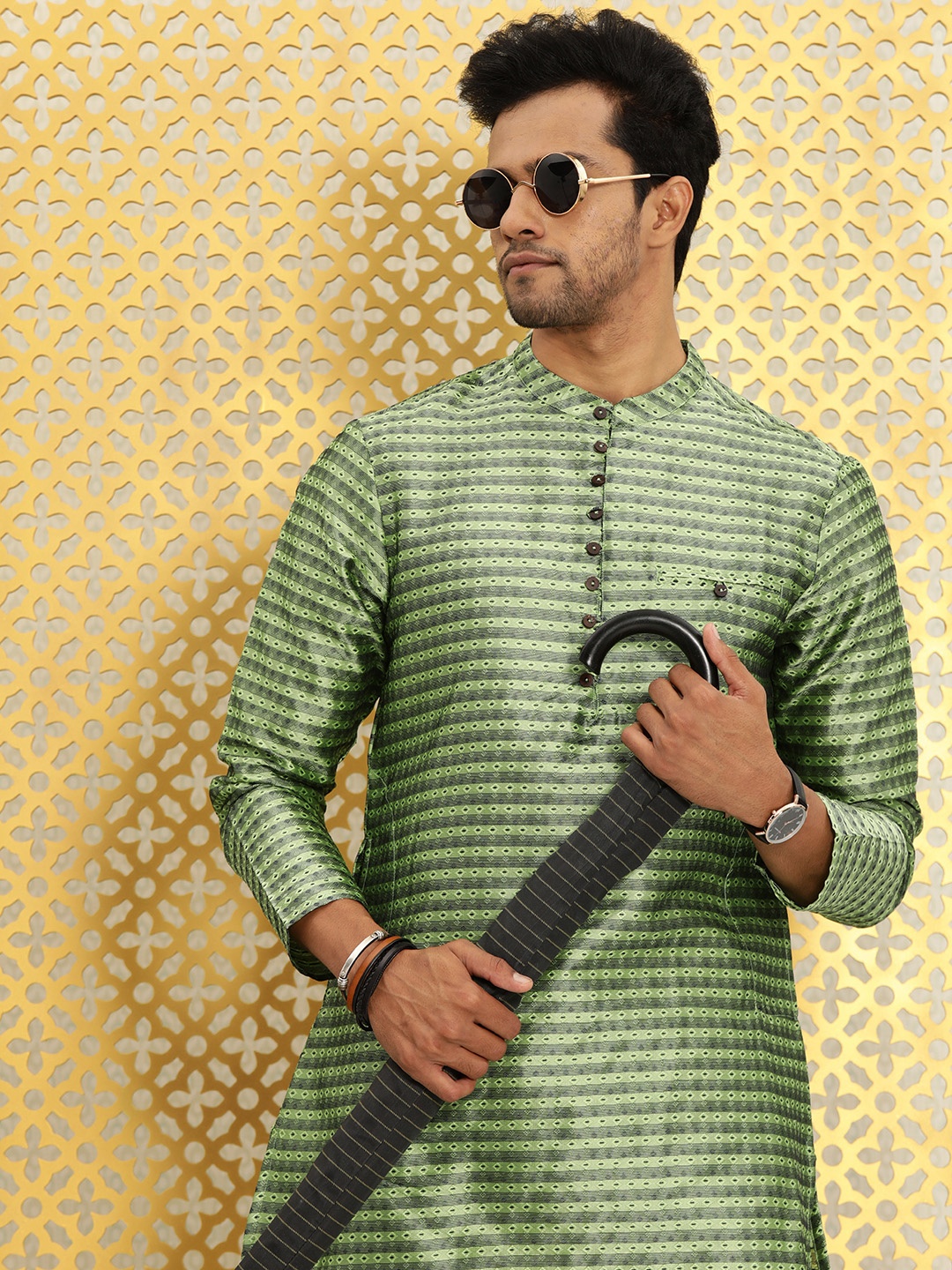 

Ode by House of Pataudi Men Green & Grey Striped Kurta