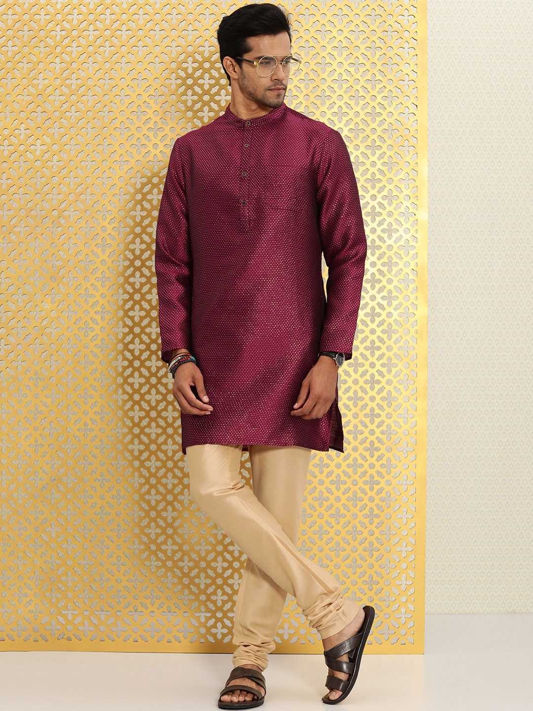 

Ode by House of Pataudi Men Magenta & Gold-Toned Printed Kurta