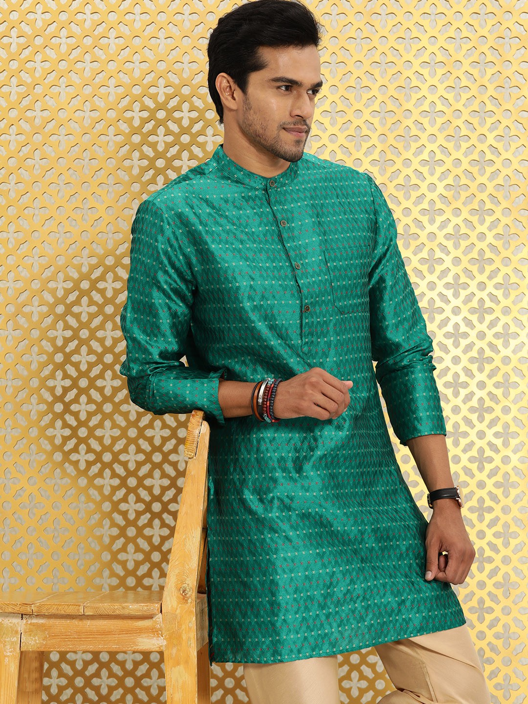 

Ode by House of Pataudi Men Teal Blue Embroidered Kurta