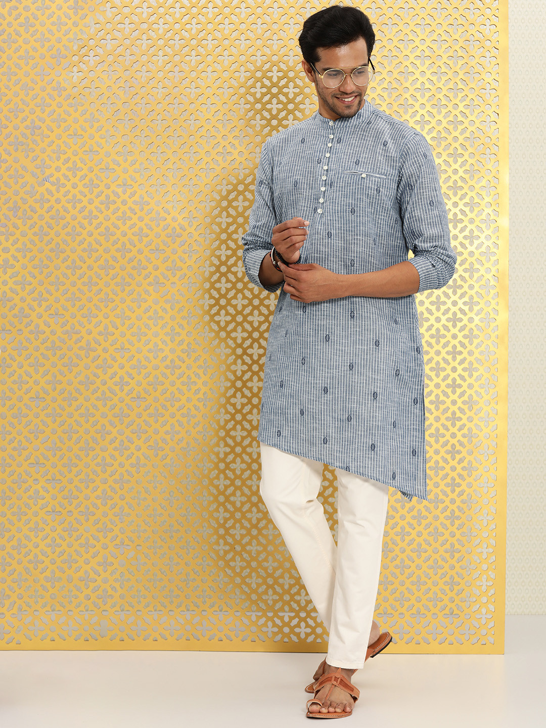 

Ode by House of Pataudi Men Grey & White Striped Asymmetric Kurta