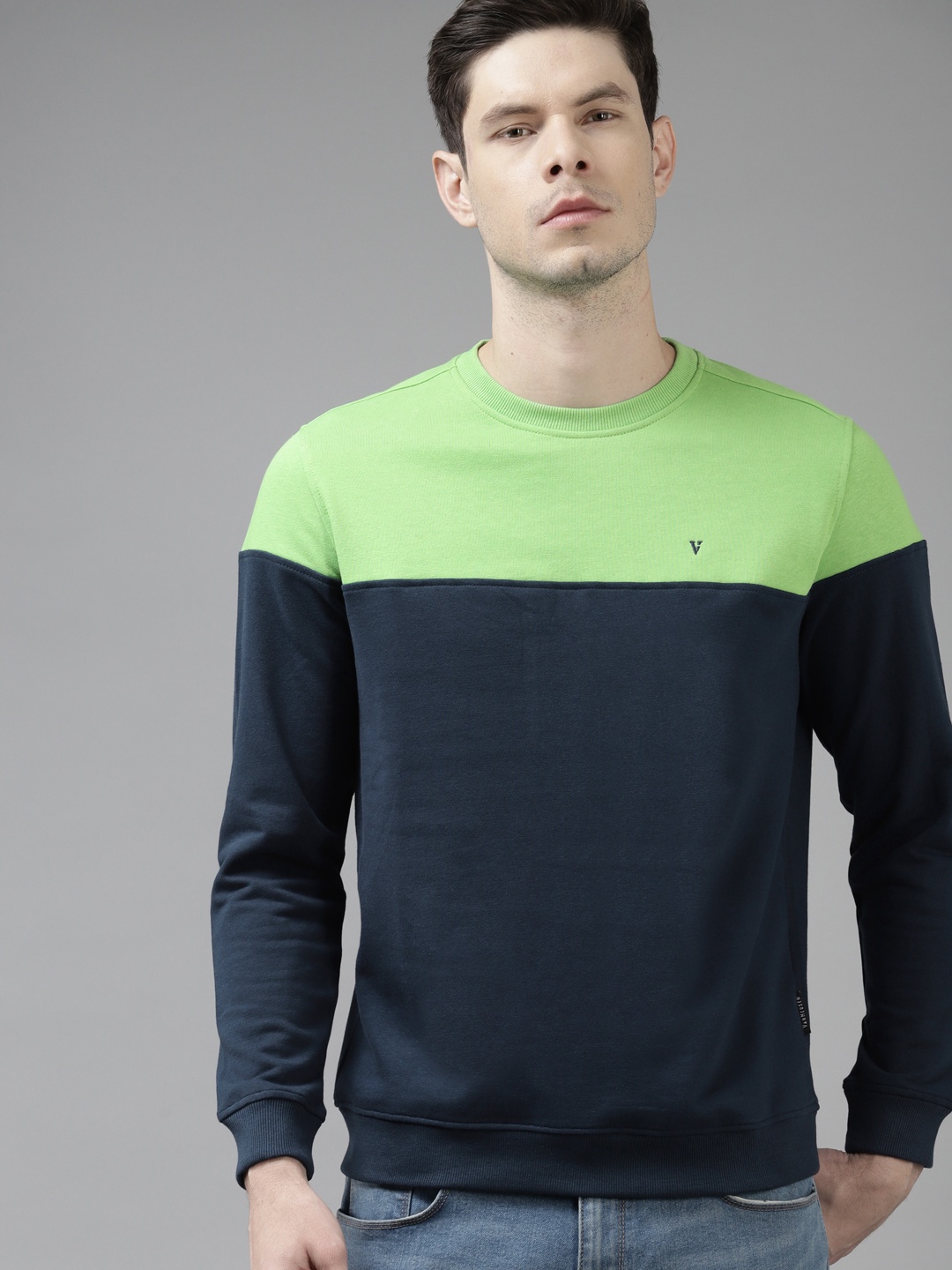 

Van Heusen Men Navy & Green Colourblocked Sweatshirt, Navy blue