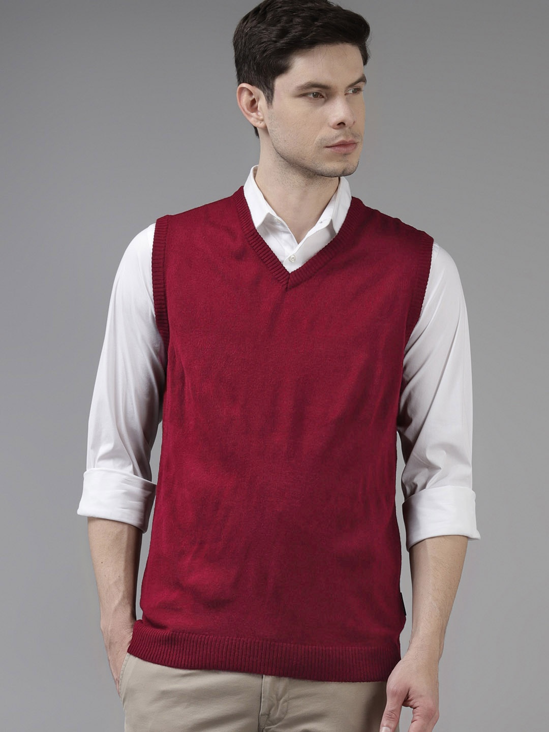 

Van Heusen Men Maroon Solid Sweater Vest