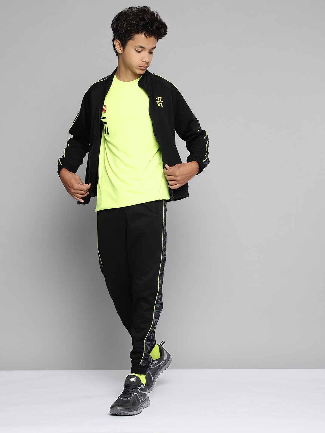 

HRX By Hrithik Roshan U-17 Active Boys Jet Black Rapid-Dry Solid Tracksuit