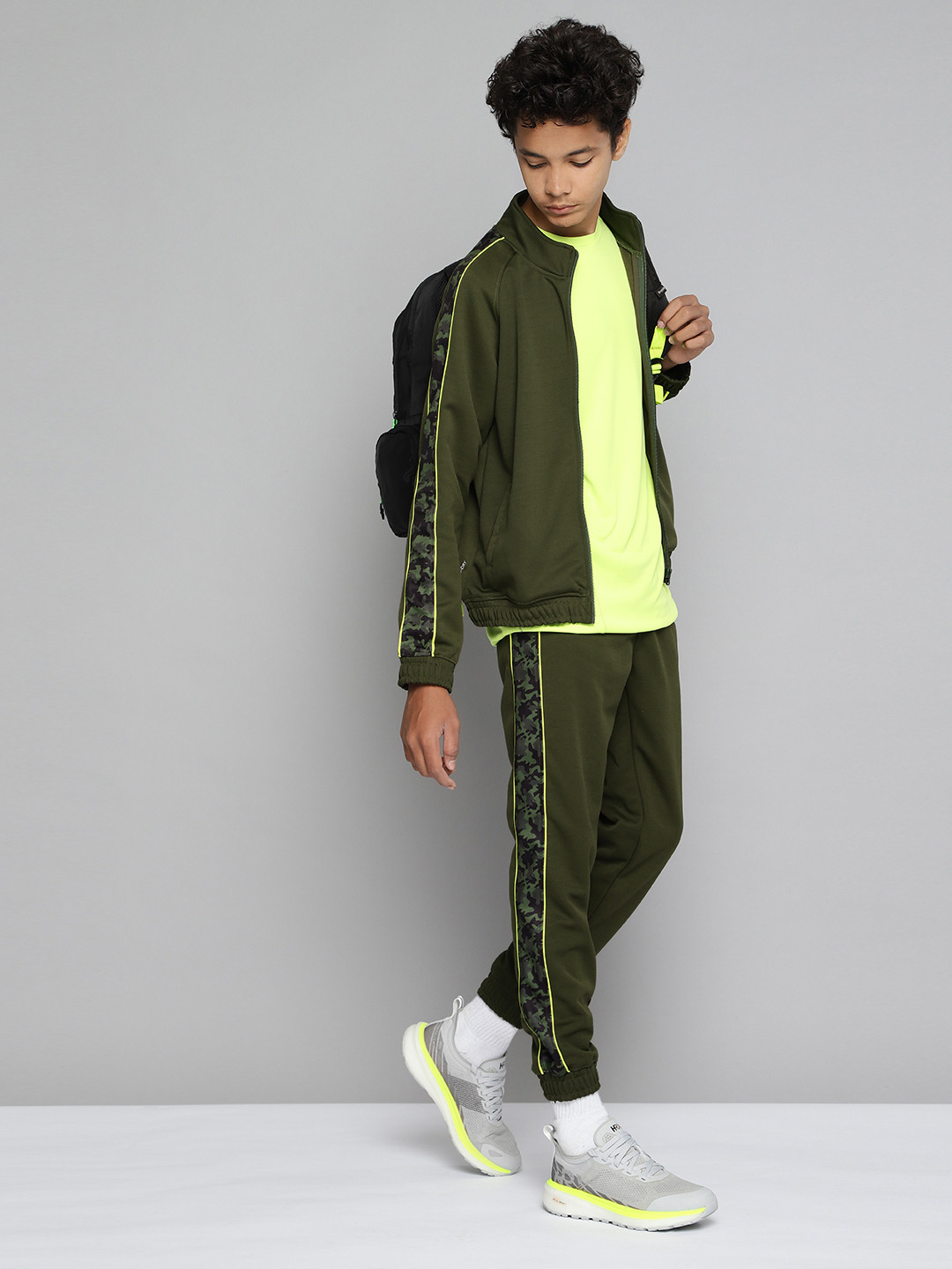 

HRX By Hrithik Roshan U-17 Active Boys Kombu Green Rapid-Dry Solid Tracksuit