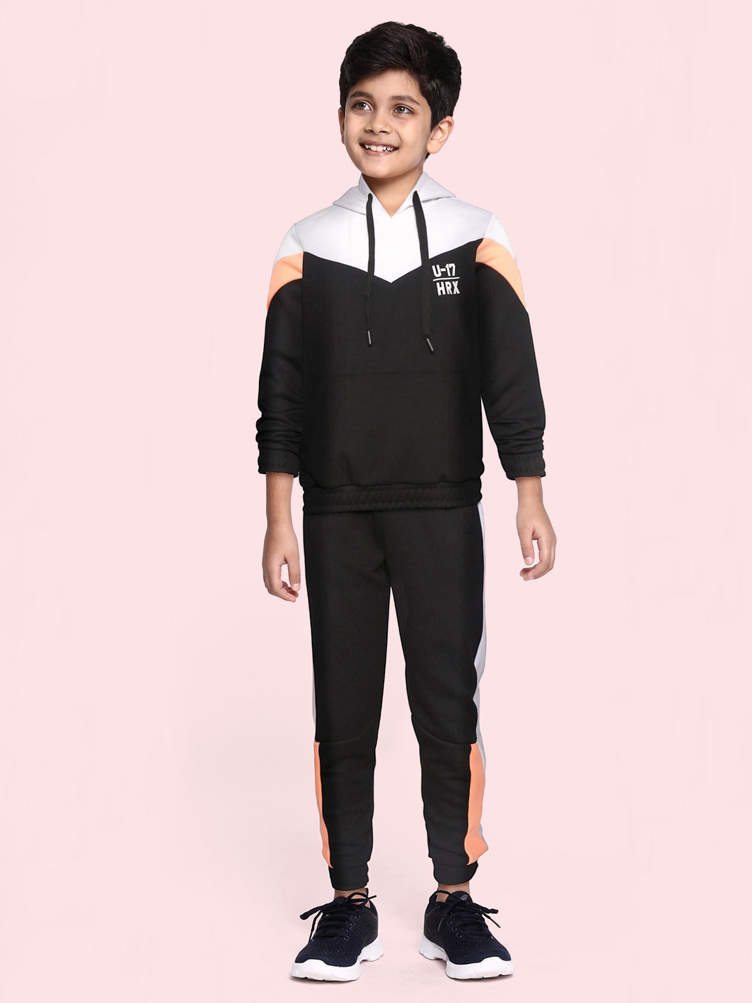 

HRX By Hrithik Roshan U-17 Lifestyle Boys Jet Black Rapid-Dry Colourblocked Tracksuit