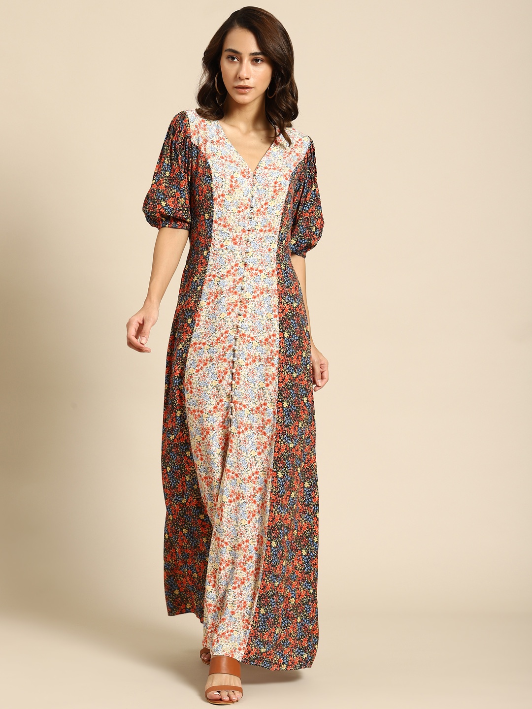 

COVER STORY Black & Multicoloured Floral Maxi Dress