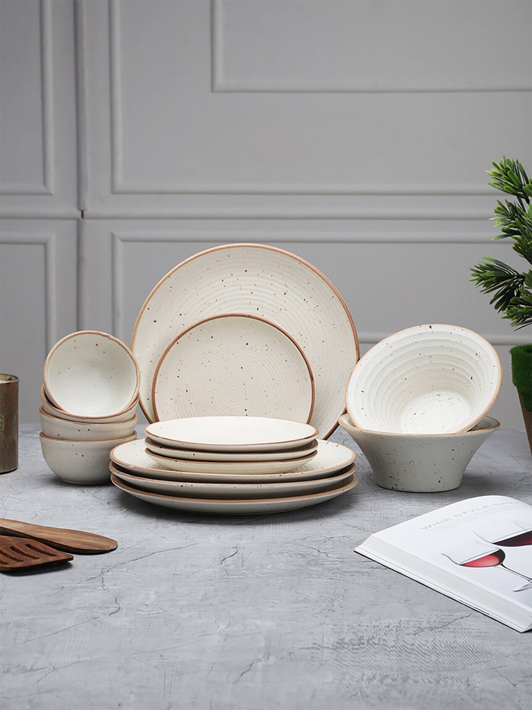 

MIAH Decor Cream-Coloured & 14 Pieces Handcrafted Stoneware Matte Dinner Set