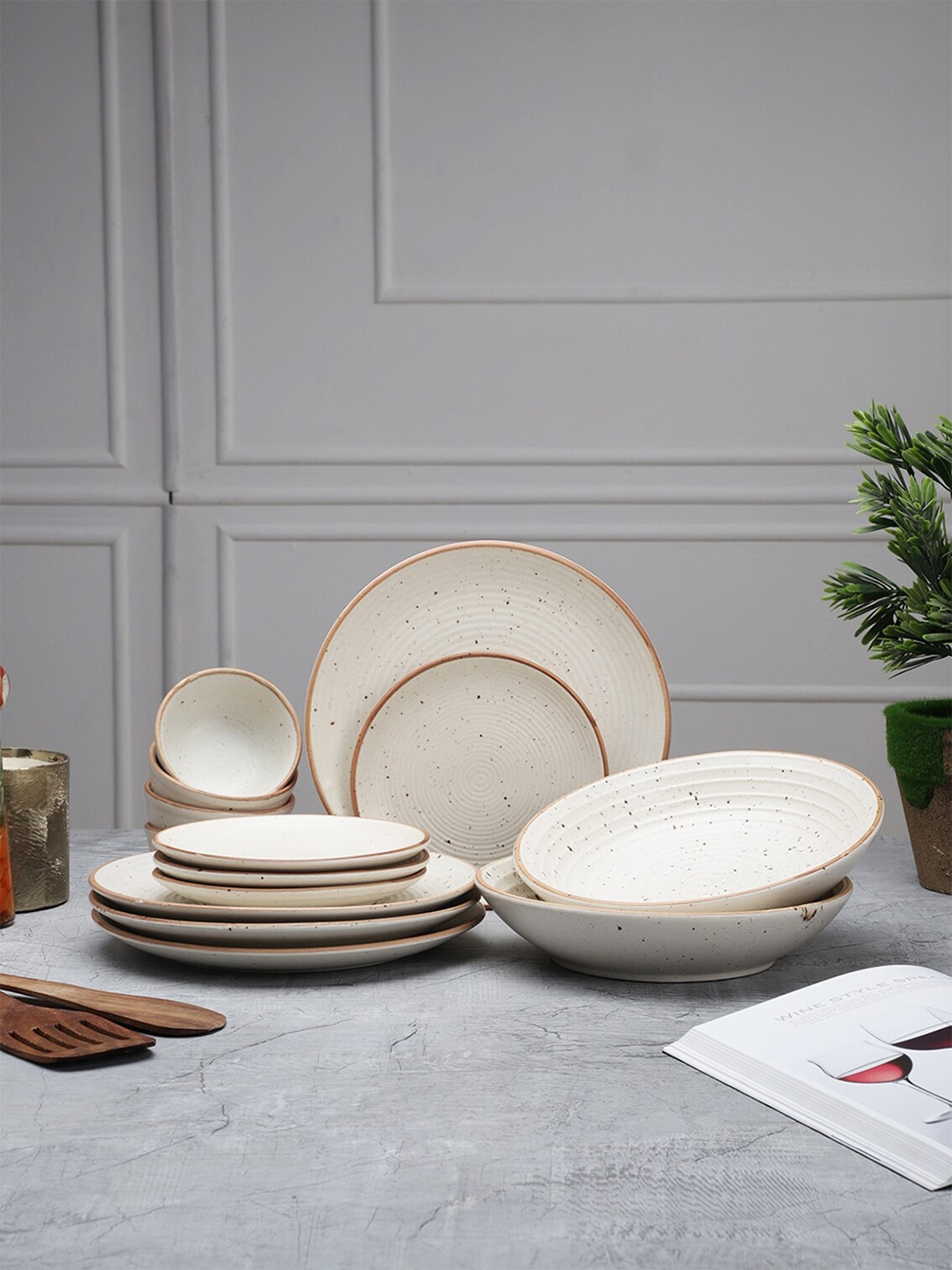 

MIAH Decor Cream-Coloured & Brown 14 Pieces Handcrafted Stoneware Matte Dinner Set