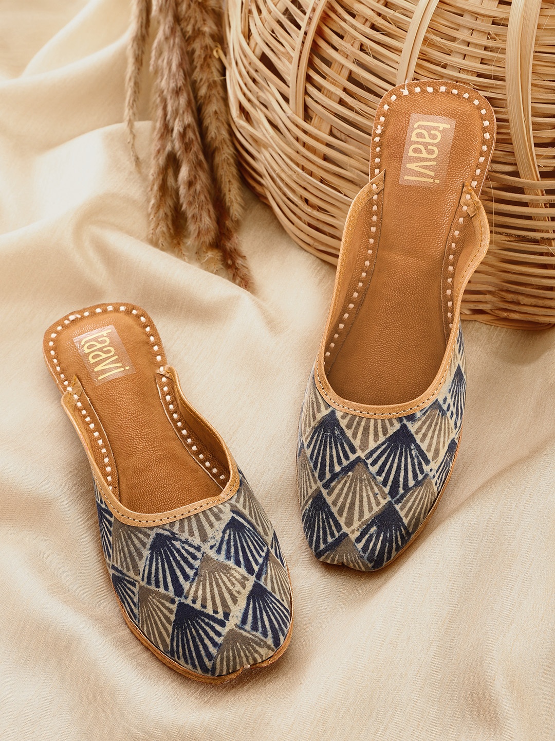 

Taavi Women Olive Green & Navy Blue Geometric Print Mules