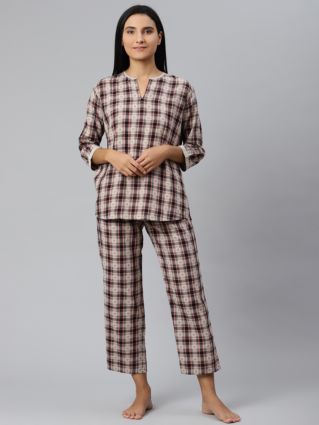 

Readiprint Fashions Women White & Black Printed Cotton Night suit