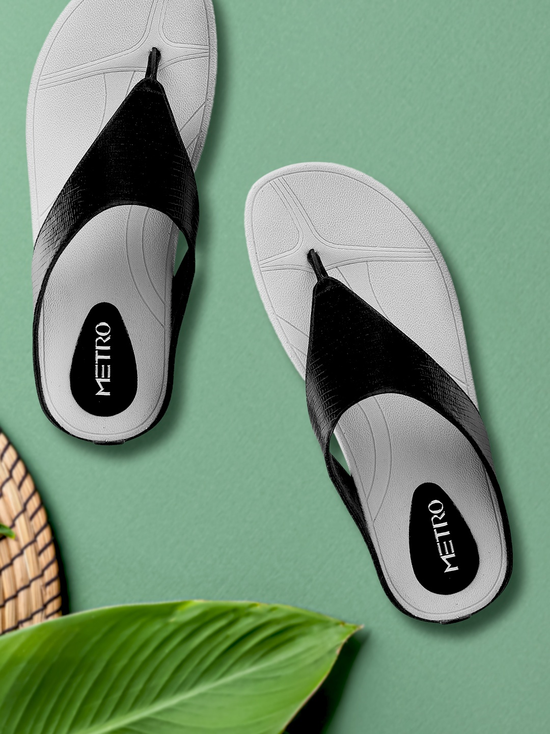 

Metro Women Black Solid Casual Comfort Sandals