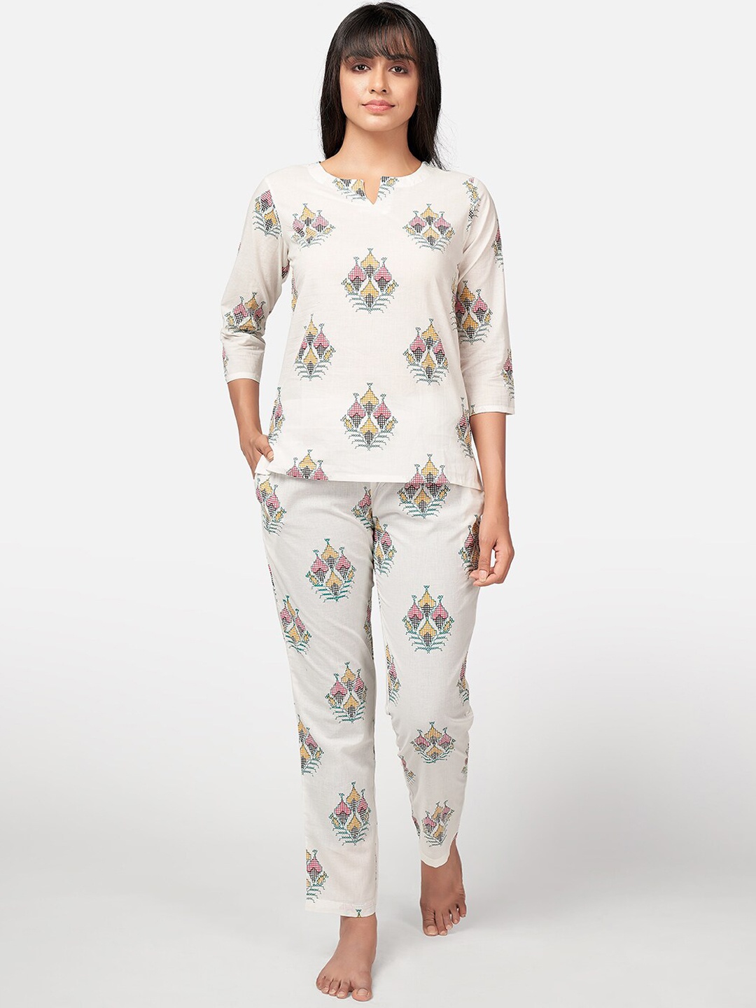 

Vbuyz Women White & Pink Printed Night suit