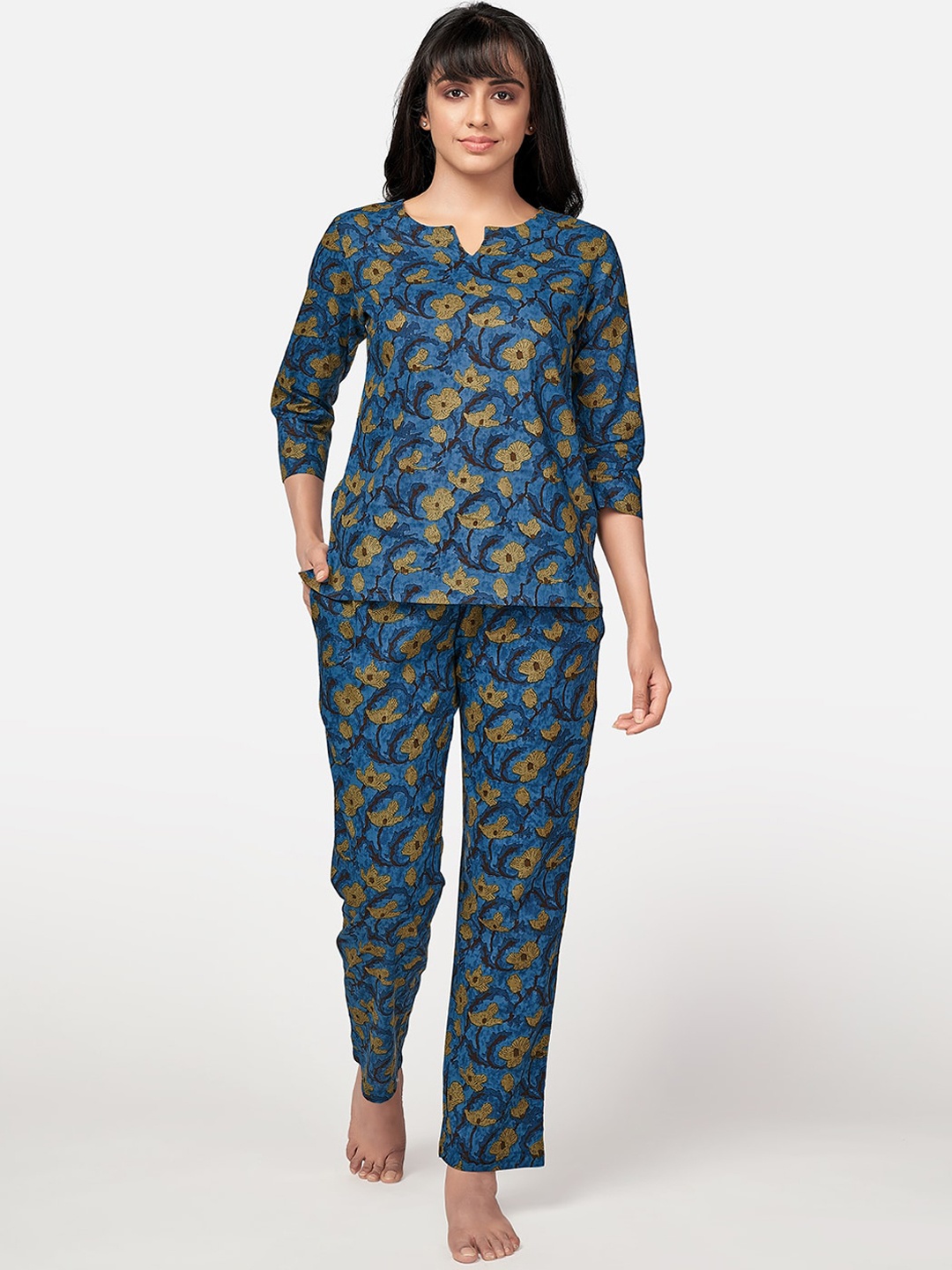 

Vbuyz Women Blue Floral Printed Night Suit