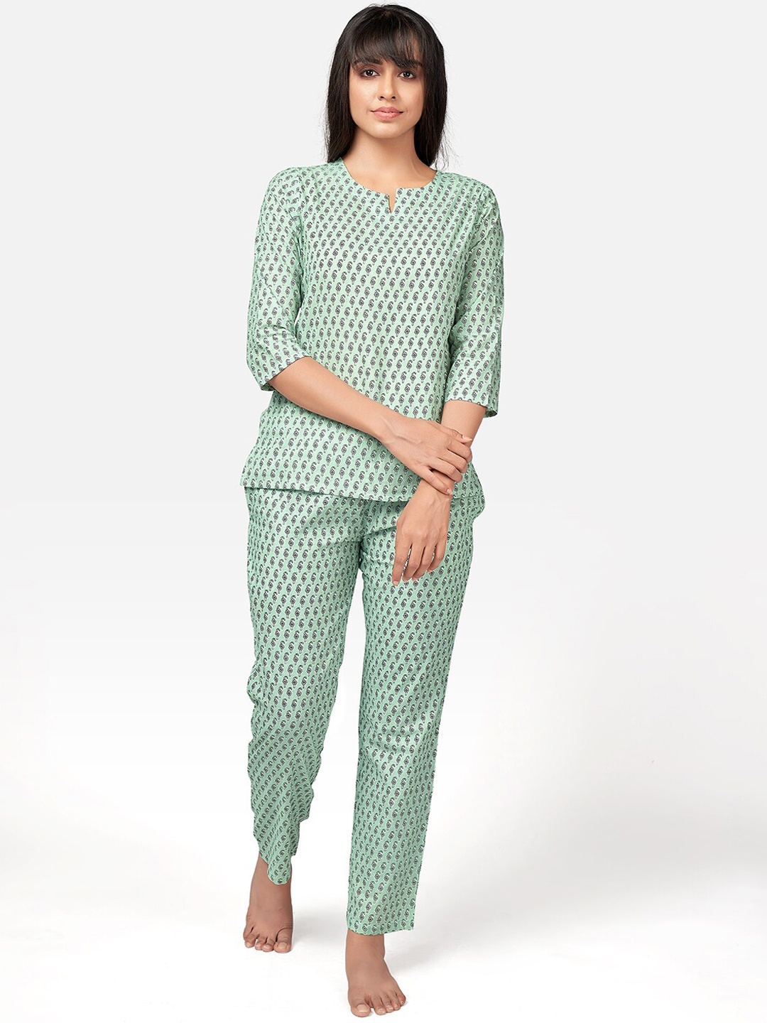 

Vbuyz Women Green Floral Printed Night Suit