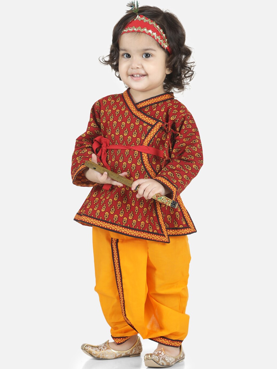 

BownBee Boys Red Ethnic Motifs Printed Pure Cotton Angrakha Kurta With Dhoti Pants & Mukut