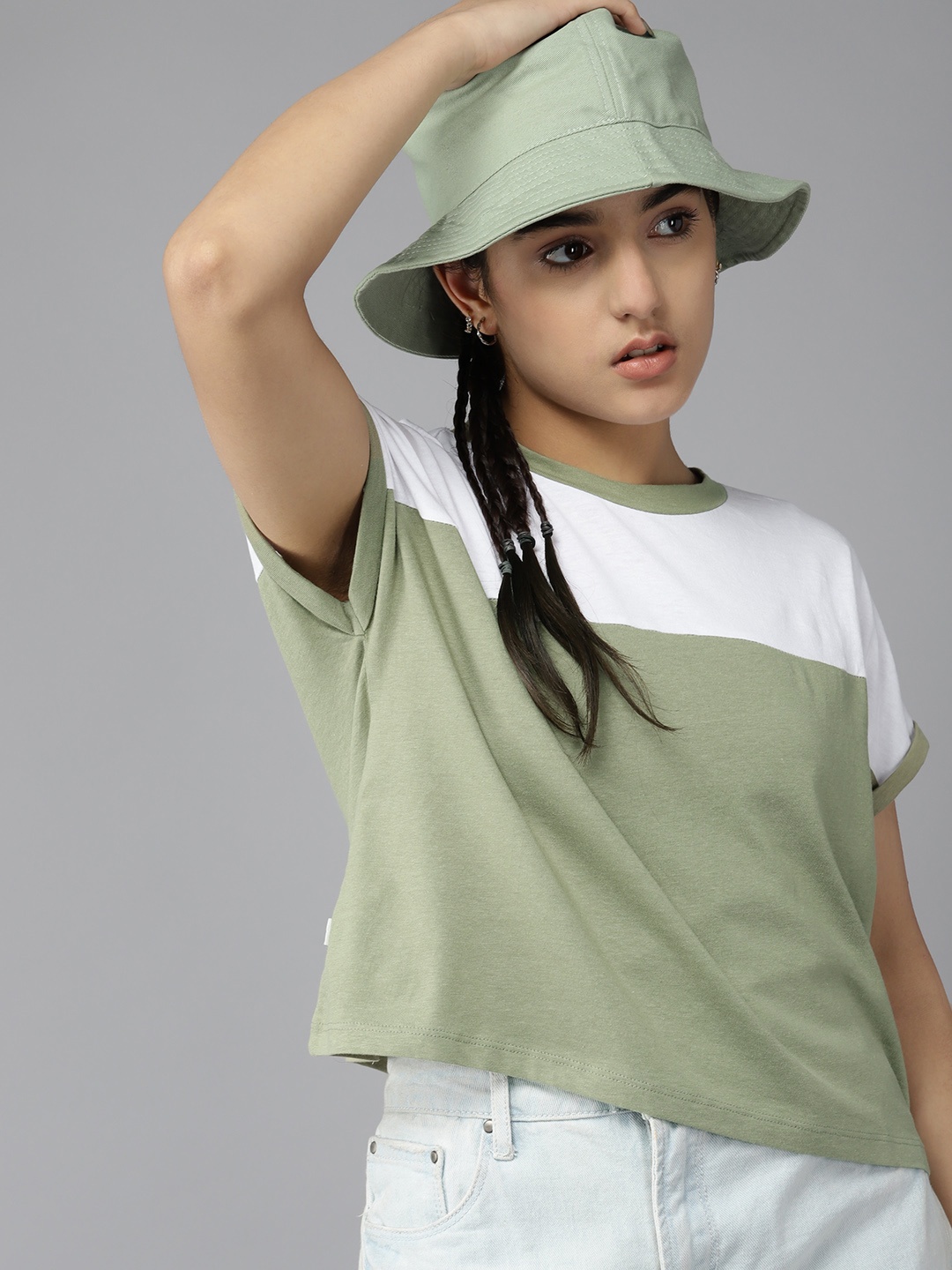 

UTH by Roadster Girls Olive Green & White Colourblocked Extended Sleeves Pure Cotton T-shirt