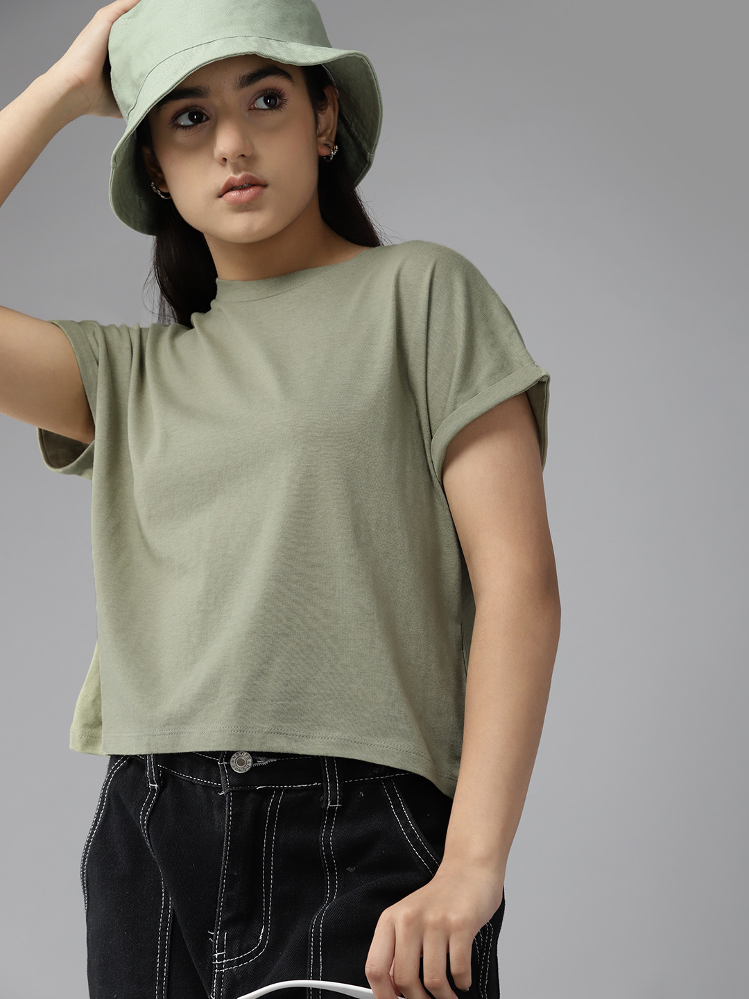 

UTH by Roadster Girls Olive Green Solid Extended Sleeves Pure Cotton T-shirt