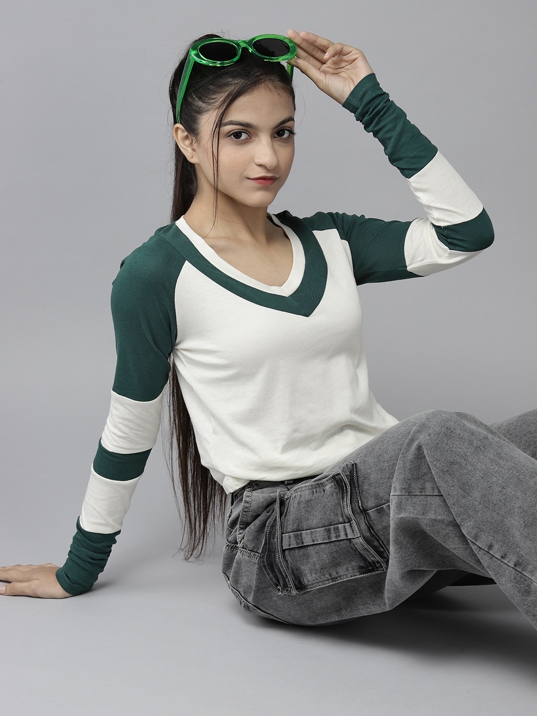 

UTH by Roadster Teen Girls Off White & Green Pure Cotton V-Neck T-shirt