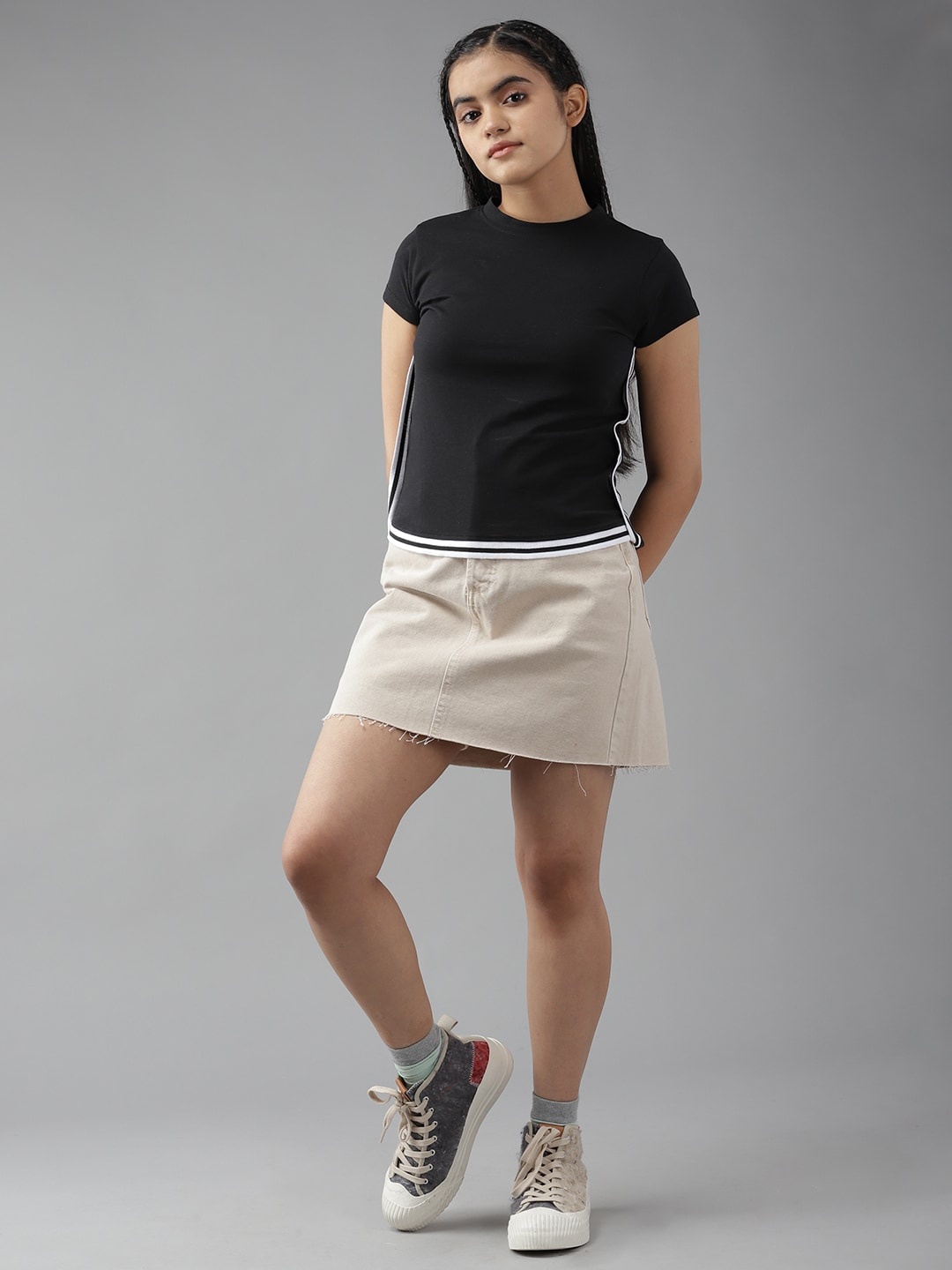 

UTH by Roadster Girls Black Solid Pure Cotton T-shirt