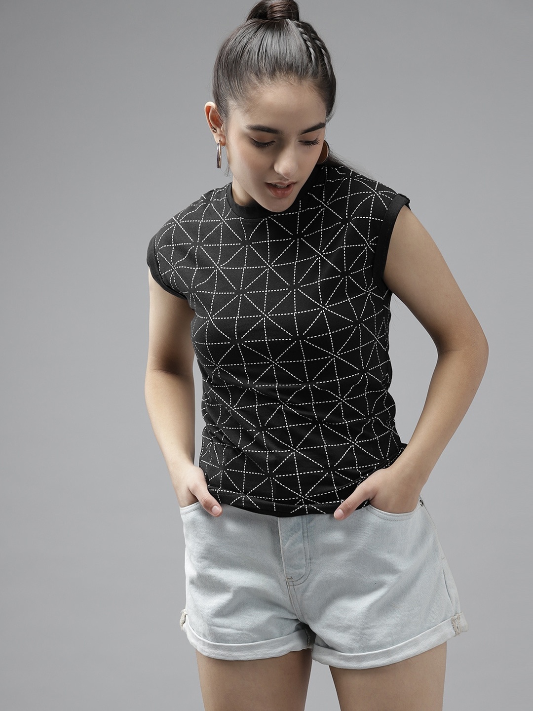 

UTH by Roadster Girls Black & White Printed Pure Cotton T-shirt