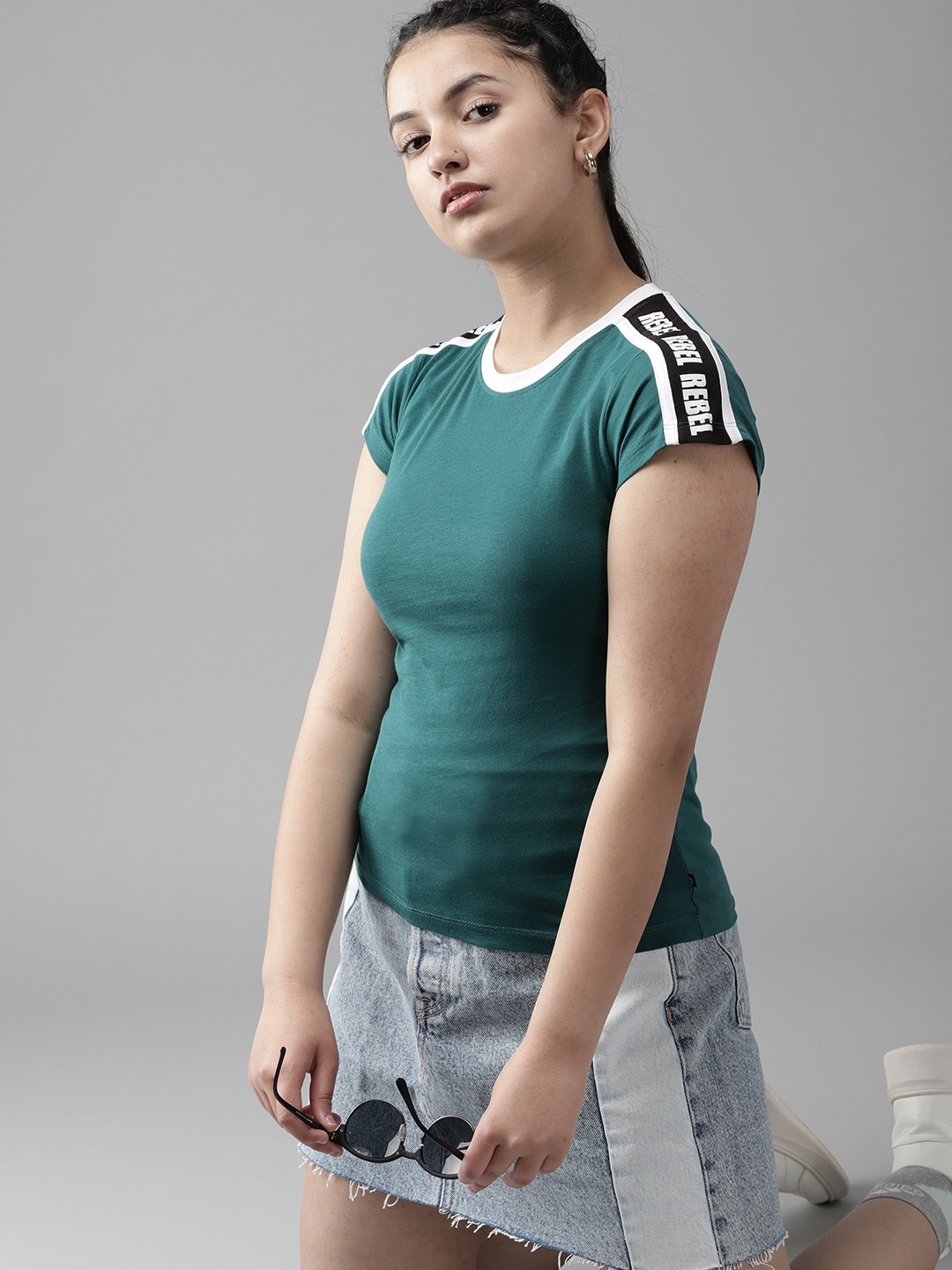 

UTH by Roadster Girls Green Solid Cotton T-shirt