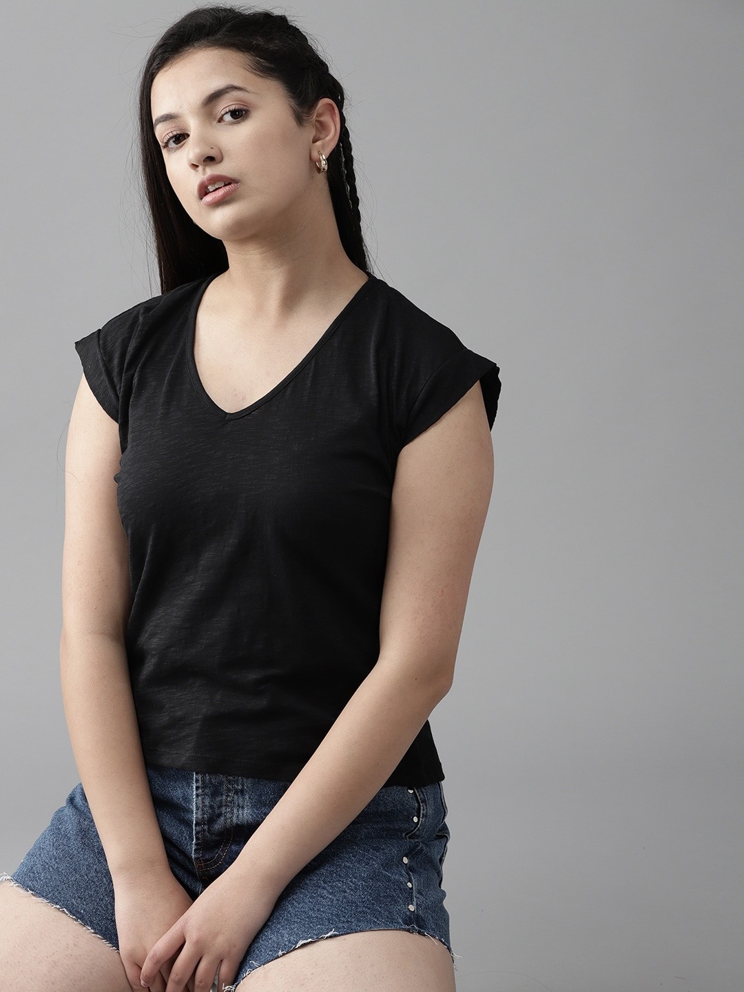 

UTH by Roadster Girls Black V-Neck Extended Sleeves Cotton T-shirt